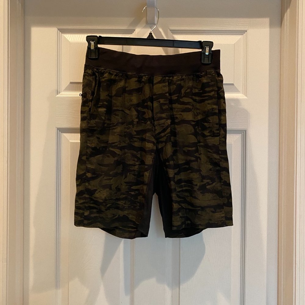 Mens Lululemon shorts Size M